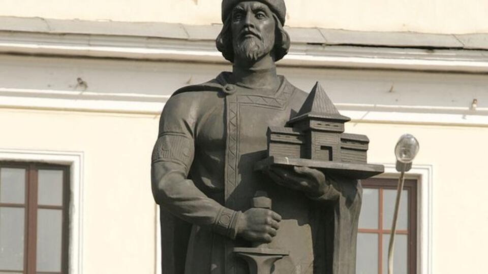 У монумента Ярославу Мудрому в Ярославле отвалился меч