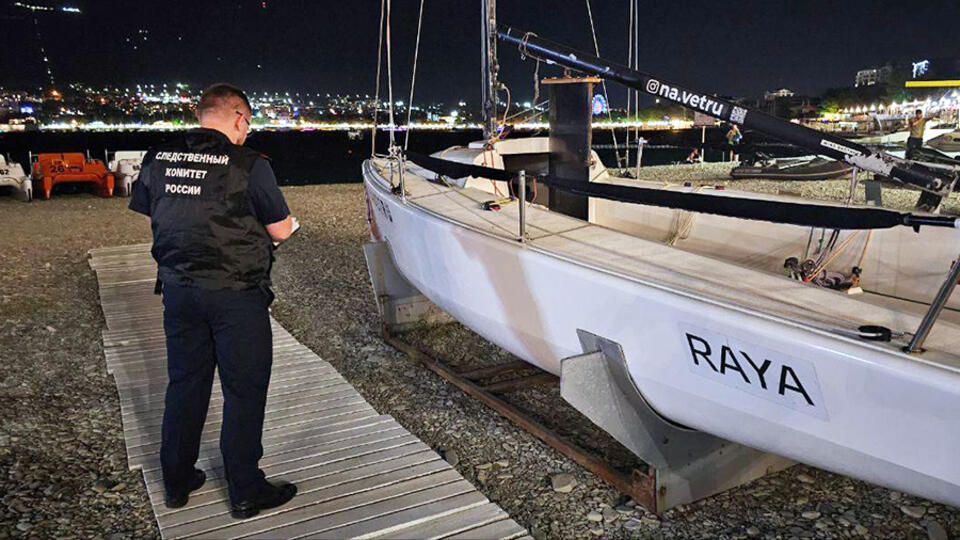 Спортивная парусная яхта затонула в Геленджике, пропала женщина