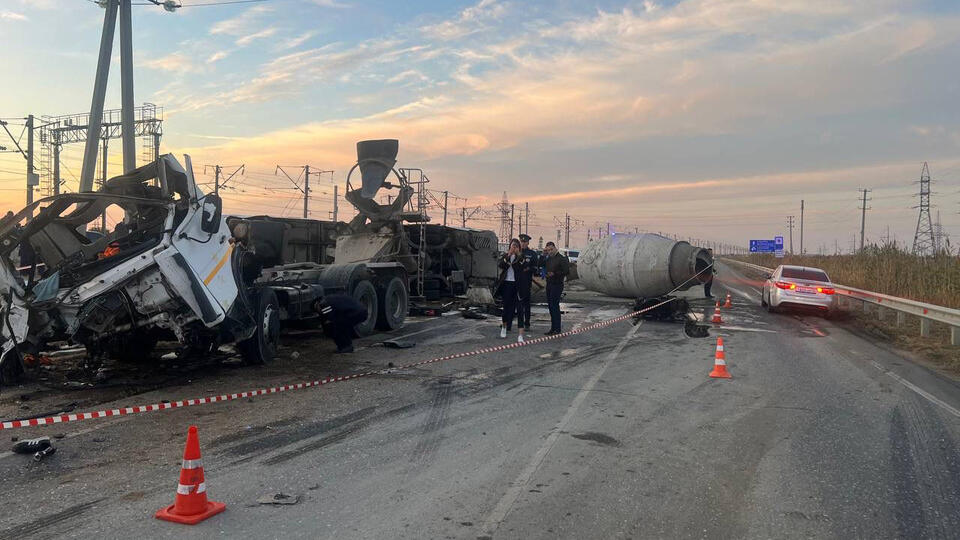 3 человека погибли в ДТП с автобусом и бетономешалкой в Астраханской области