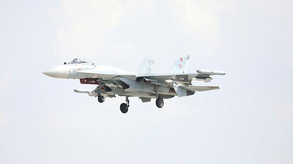 Российские Су-27 перехватили бомбардировщики США над Черным морем