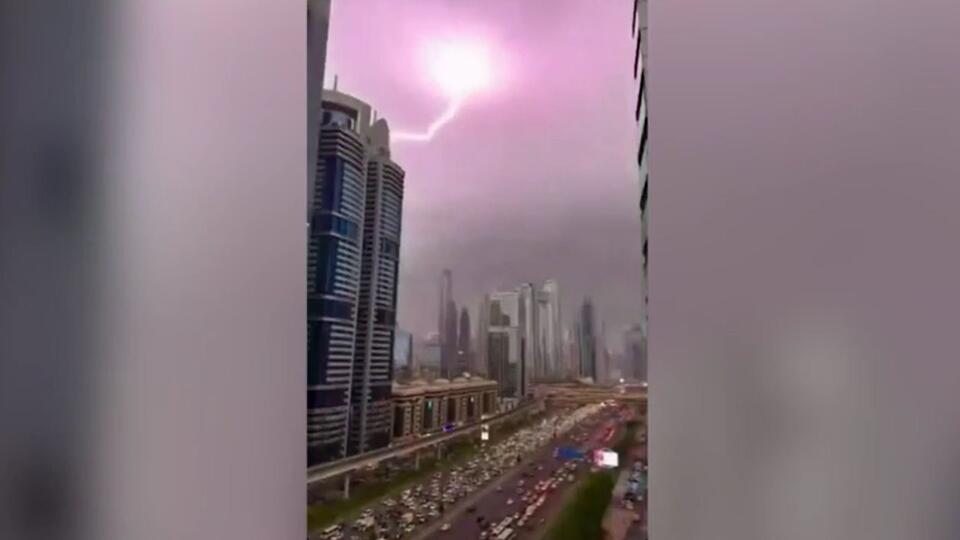 Кадры последствий мощного шторма в ОАЭ появились в Сети