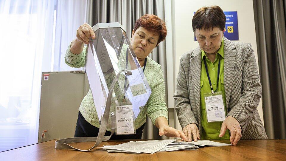 При обработке 69% протоколов 98,5% проголосовали за вхождение ЛНР в РФ