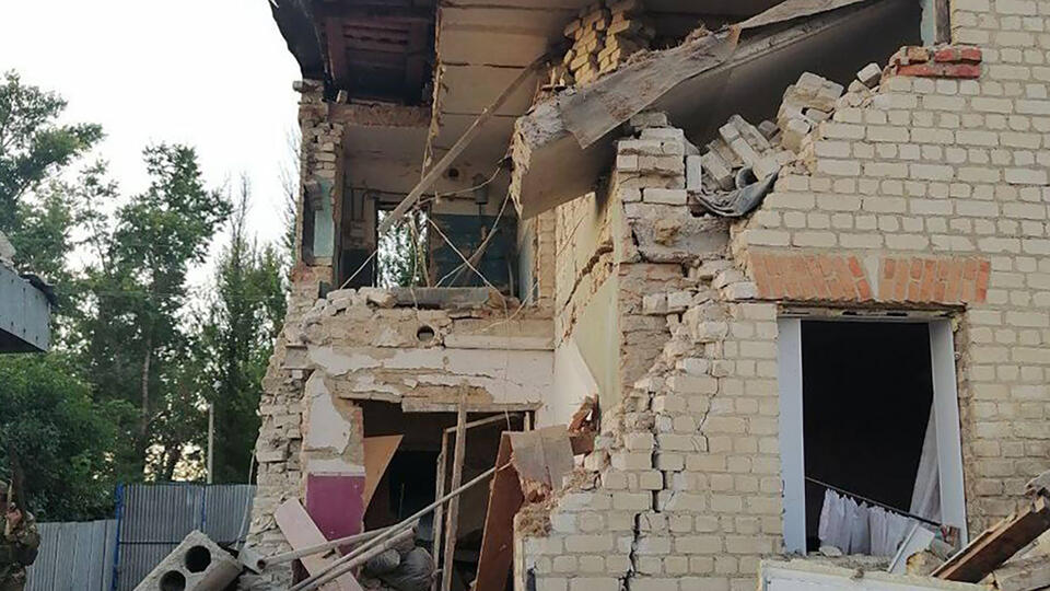 Дрон ВСУ врезался в многоквартирный дом в Белгородской области
