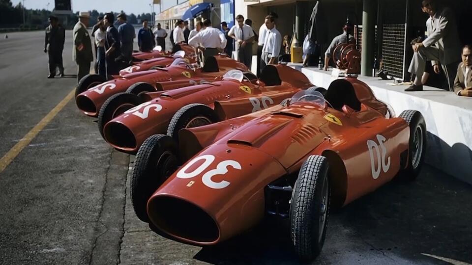 Как автомобили Ferrari стали символом скорости и итальянской страсти. Фото: © Кадр из программы "Момент в истории", РЕН