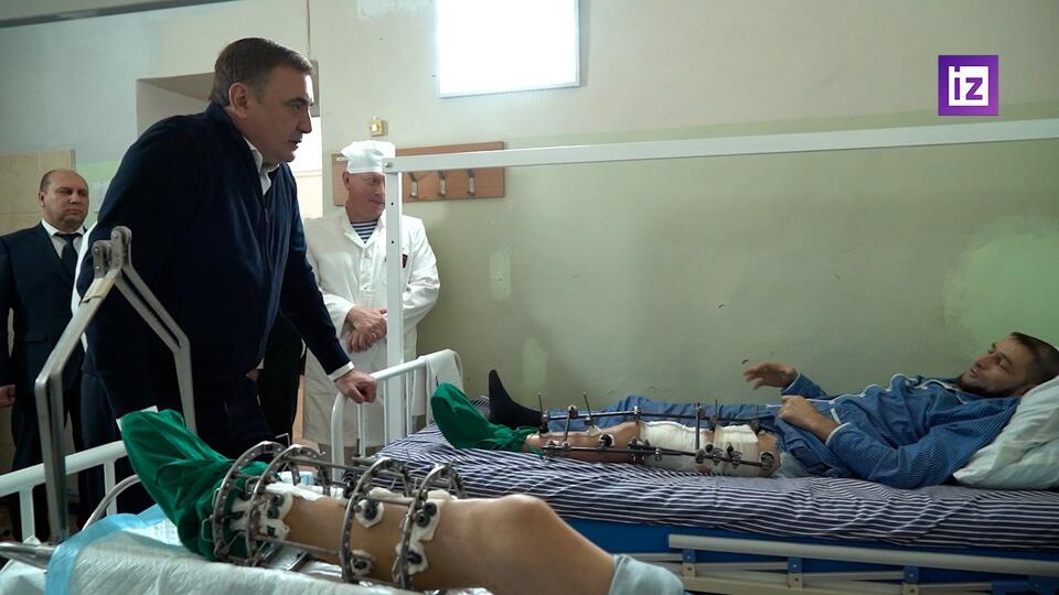Губернатор Дюмин посетил военный госпиталь в Туле и семью бойца