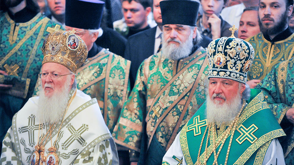 Патриарх Константинопольский Варфоломей и патриарх Московский и всея Руси Кирилл.