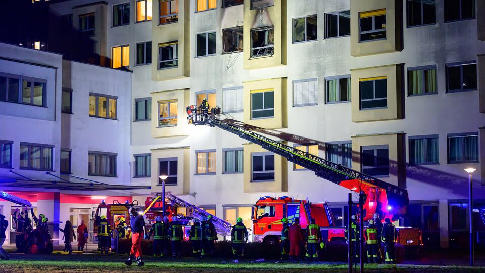 Один человек погиб, 22 пострадали при пожаре в немецкой больнице