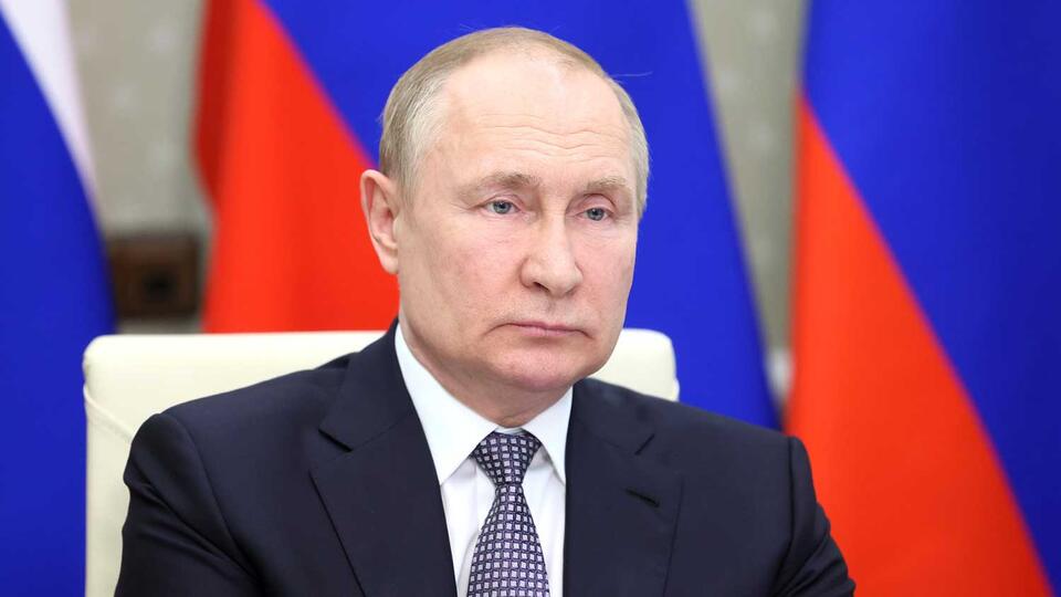 Песков заявил, что Путина нельзя называть главным пионервожатым