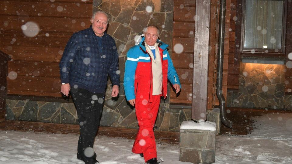 Путин и Лукашенко обсудили по телефону вопросы, затронутые в Сочи