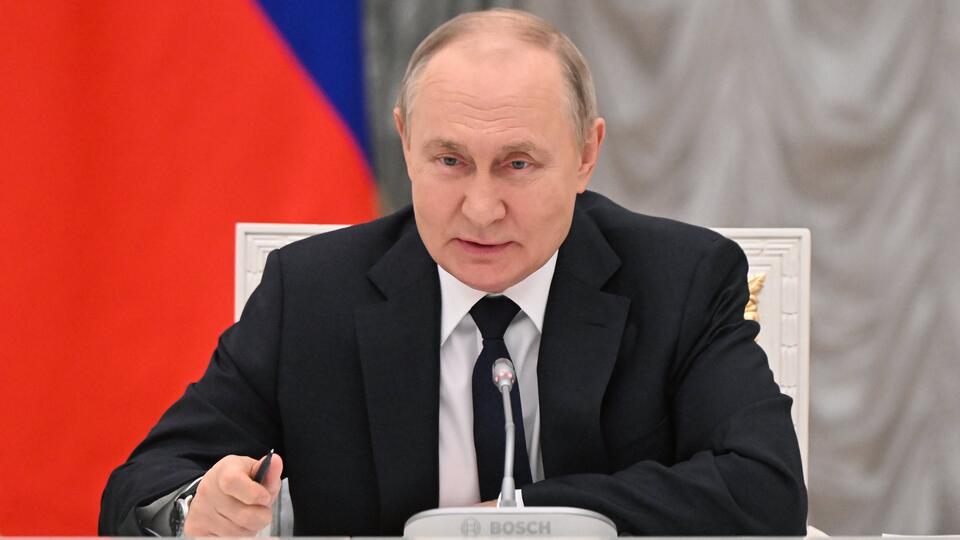 Путин призвал не допускать снижения зарплат в сельских домах культуры