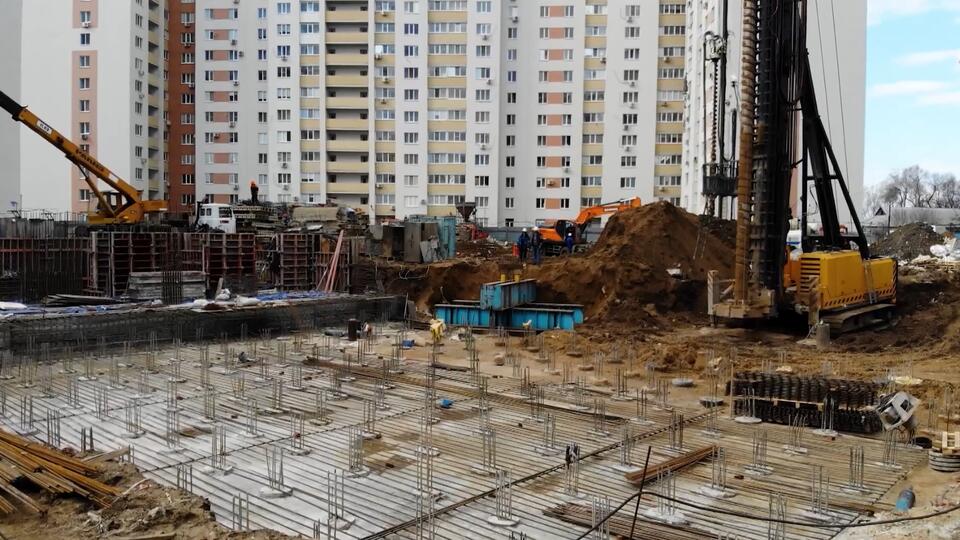 Вместо пяти лет – год: как технологии помогают строителям. Фото: © Кадр из программы "Наука и техника", РЕН ТВ