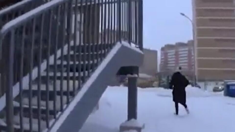 Мама приехала за сыном в Казань, но ребенок снова похищен. Фото: © Скриншот видео
