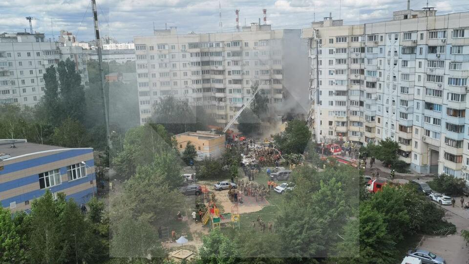 19 человек пострадали при обрушении подъезда в жилом доме в Белгороде
