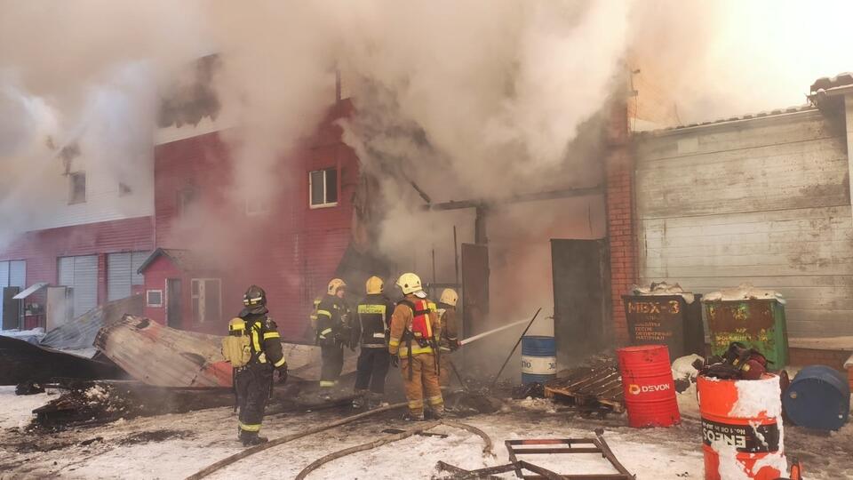 Два человека погибли при пожаре в котельной в Петербурге