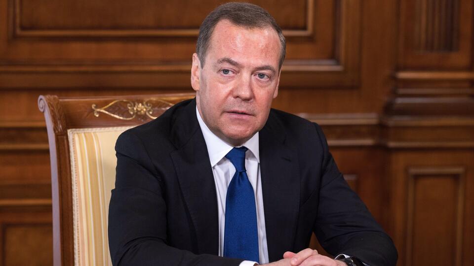 Медведев: РФ нужно создать кордон, который защитит ее от поползновений