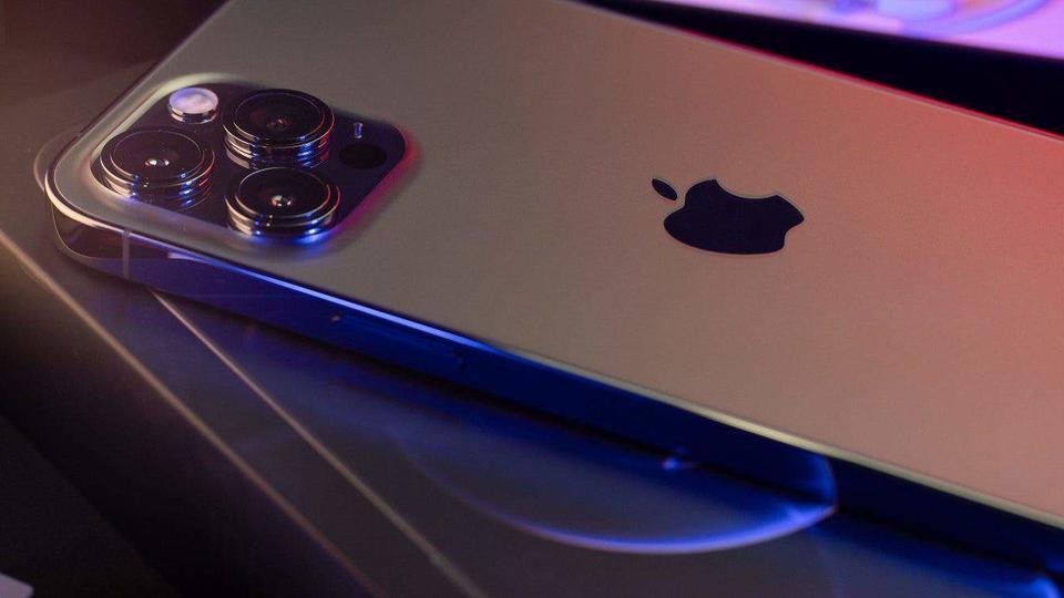 Эксперт прокомментировал высокий спрос на iPhone вопреки провалу Apple