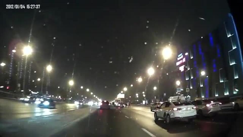 Водителя скорой, открывшего стрельбу в Москве, сняли на видео