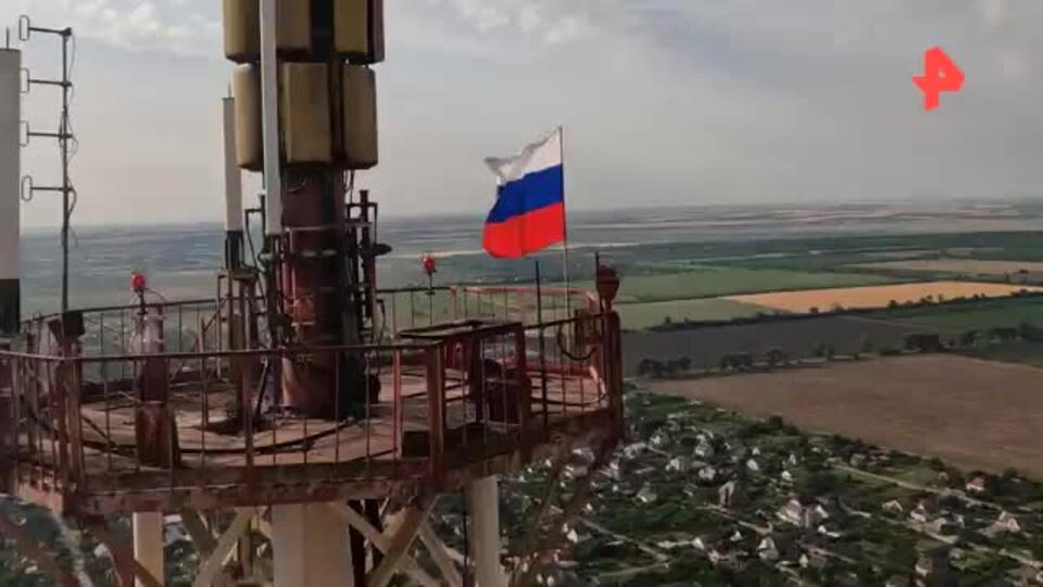Российский флаг подняли на башню телерадиовещания в Мелитополе
