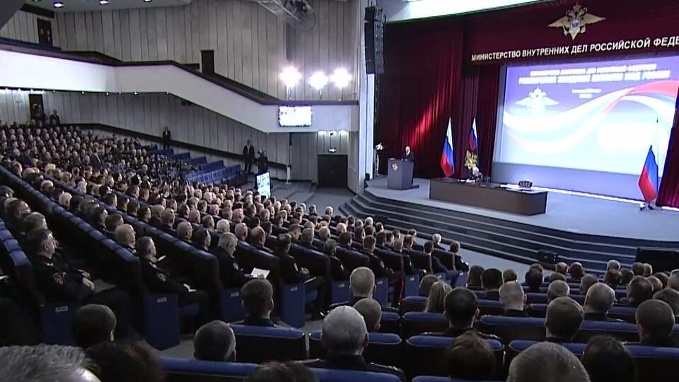 Путин: каждого пятого преступника в 2023 раскрыли с помощью участковых