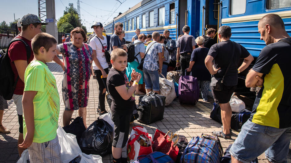 Киевские власти начали принудительную эвакуацию жителей Торецка в ДНР