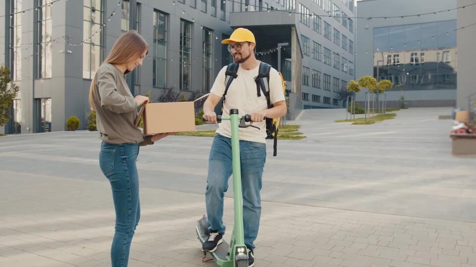 Как установить цену. Фото: © Кадр из программы "Купи-продай", РЕН ТВ
