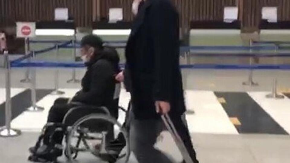Бари Алибасова на инвалидной коляске заметили в аэропорту Москвы