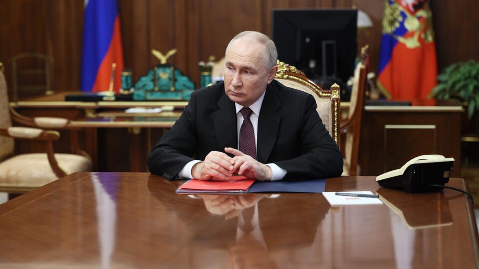 Путин подписал указ о ежемесячной выплате служащим по контракту военным