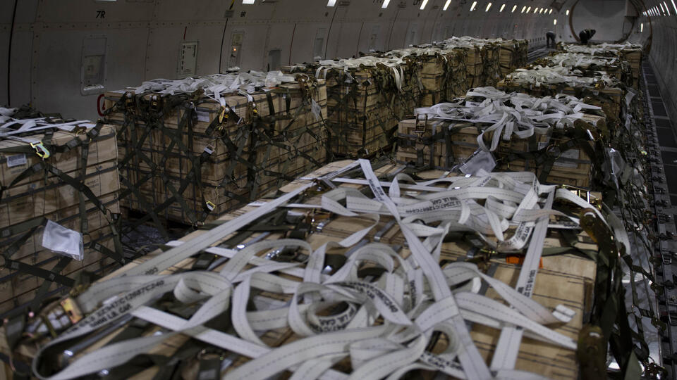Разворот самолетов США с оружием. Фото: © www.globallookpress.com/Tech. Sgt. J.D. Strong Ii/Keystone Press Agency