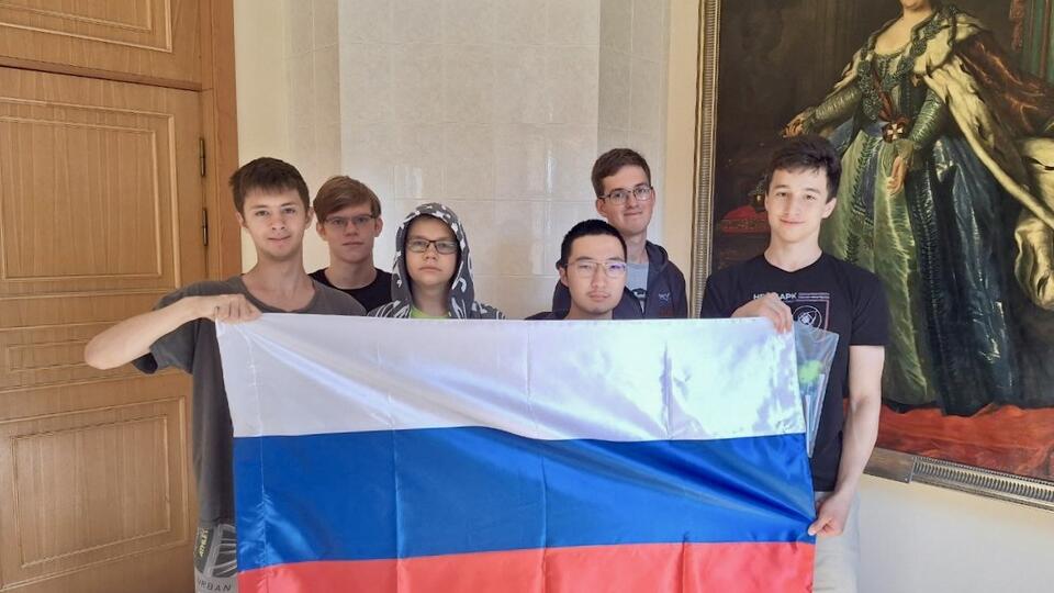 Российские школьники взяли 4 золота на Международной математической олимпиаде