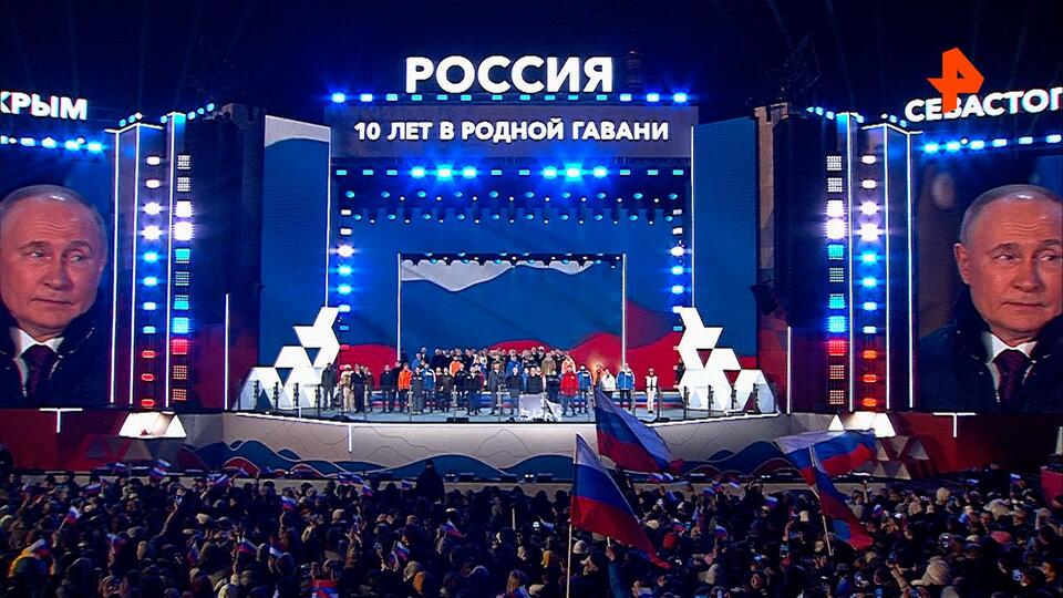 Путин спел гимн России с участниками концерта на Красной площади