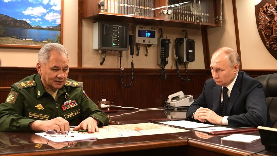 Путин поручил присвоить звание майора командиру батальона Трошину