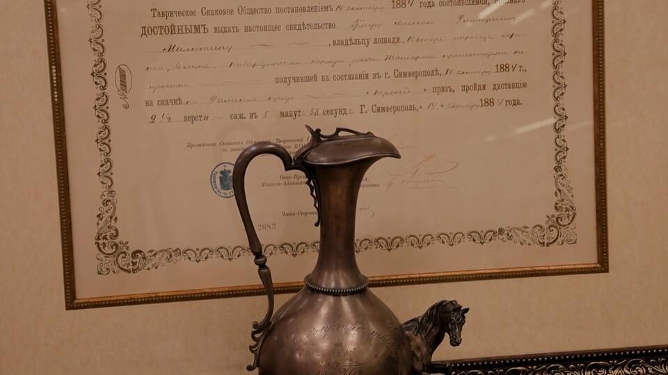 Цена за древние награды и удостоверения может доходить до нескольких миллионов рублей. Фото: © Кадр из программы "Купи-продай", РЕН ТВ