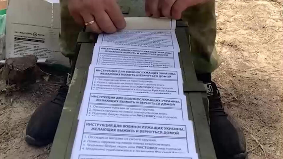 Артиллеристы забросали боевиков ВСУ листовками с призывами сдаться