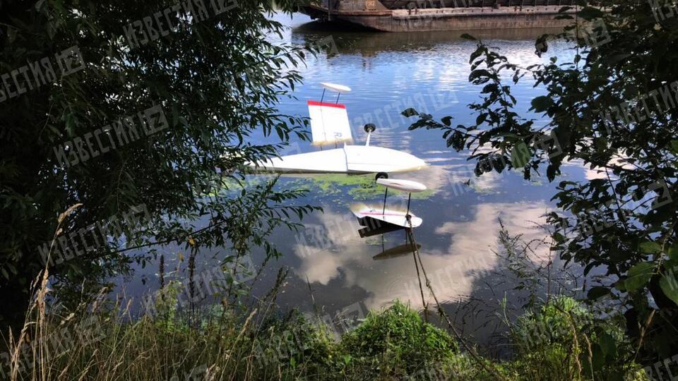 Появилось фото упавшего в Москву-реку самолета-амфибии