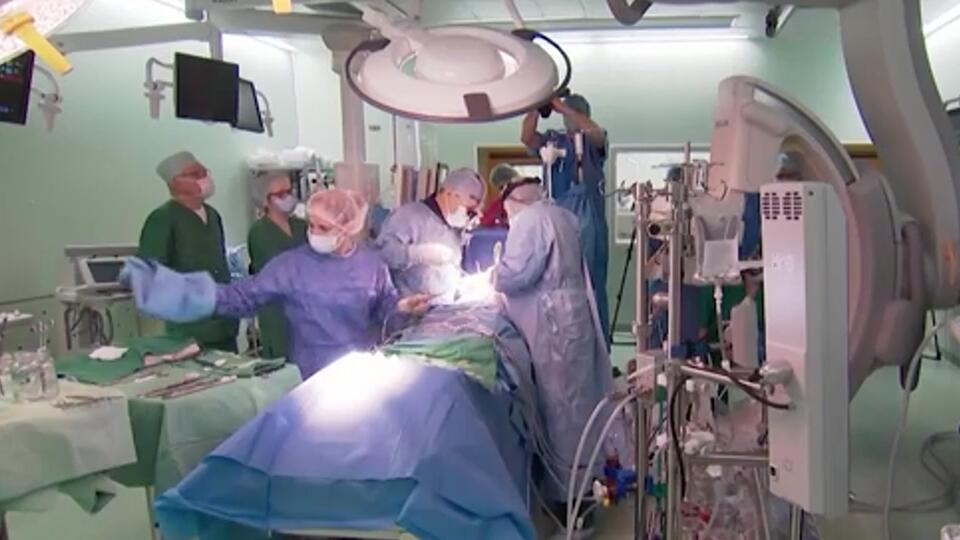 Уникальная операция: хирурги удалили осколок из сердца участника СВО