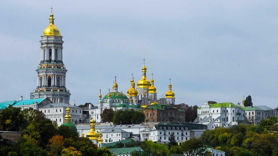 Сенатор рассказал об огромном давлении на УПЦ