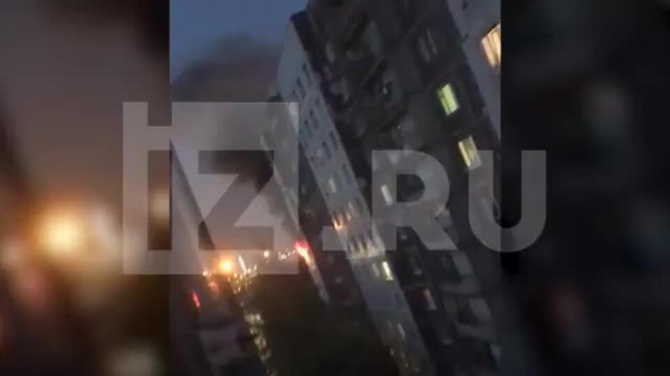 Сильный пожар произошел в многоэтажке в Петербурге