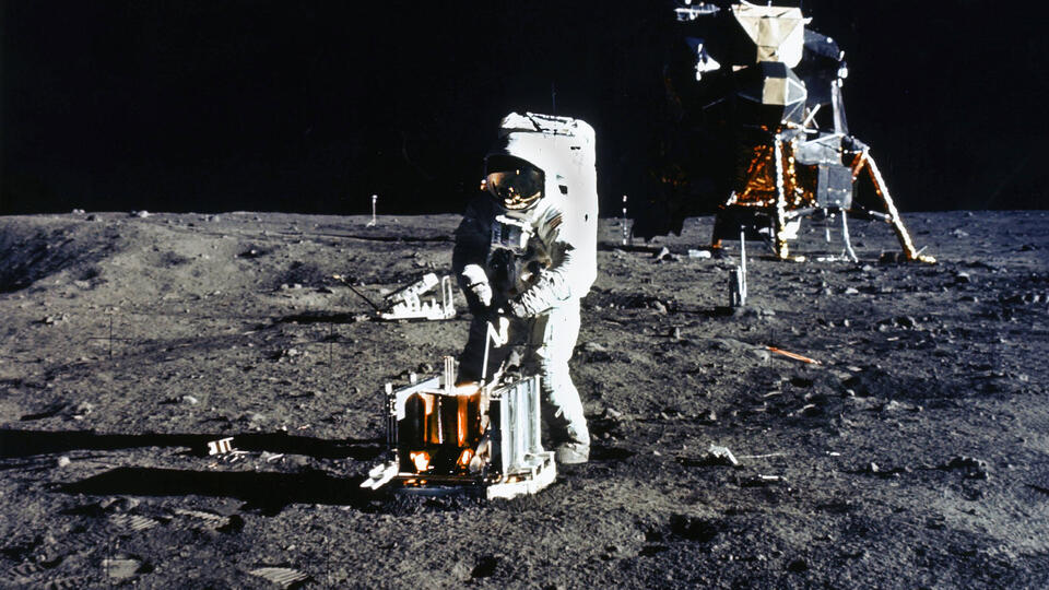 В Роскосмосе подтвердили подлинность высадки Нила Армстронга на Луну