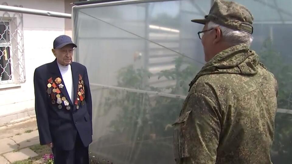Военные ВС России поздравили ветерана ВОВ с Днем Победы в Запорожской области