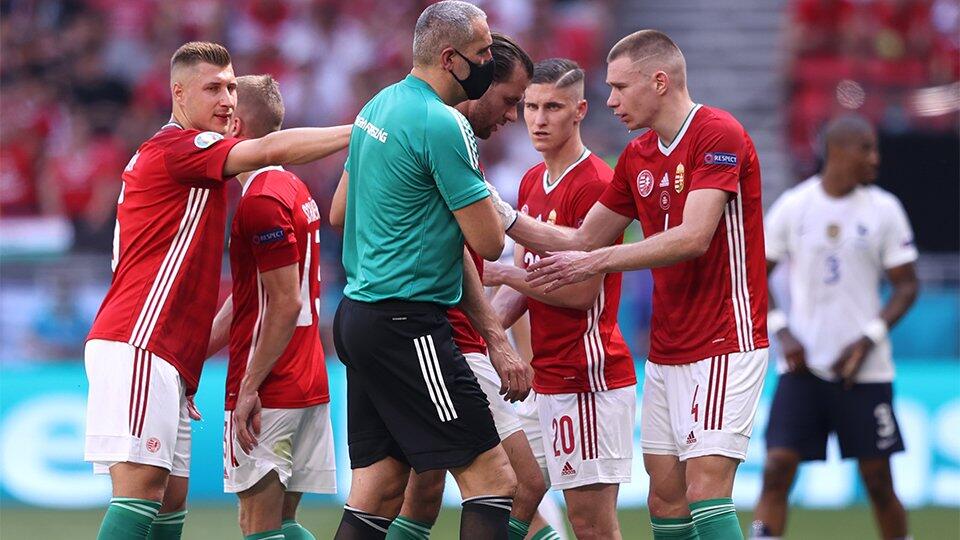 Нападающий сборной Венгрии получил тепловой удар во время матча Евро