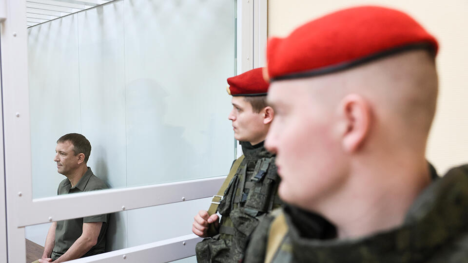 Следствие ходатайствует о переводе генерала Попова под домашний арест