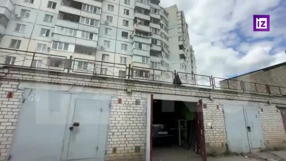 Черный дым идет после повторного обрушения дома в Белгороде