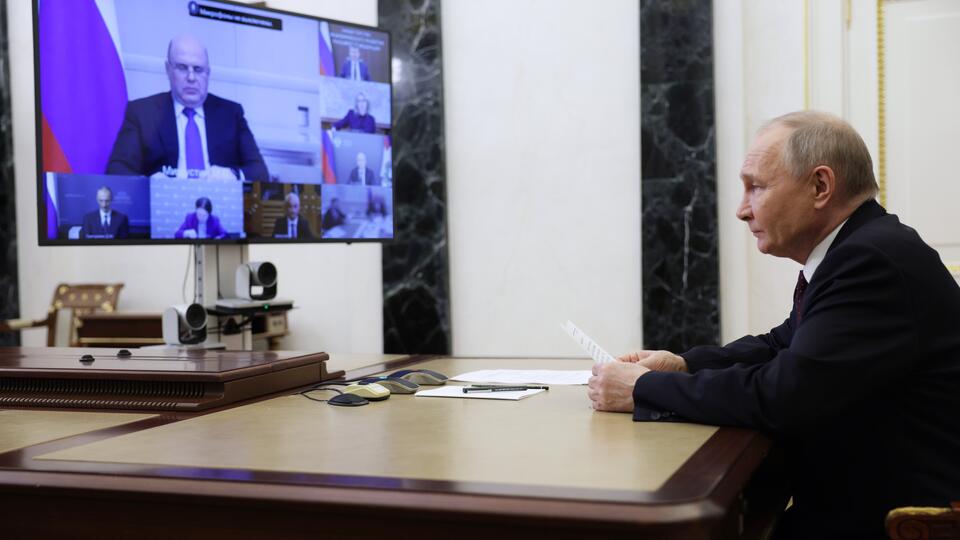 Путин призвал реалистично подходить к бюджету России