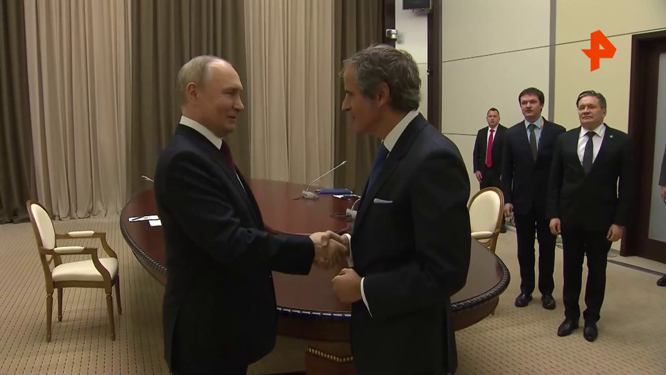 Путин начал встречу с Гросси в сочинской резиденции 