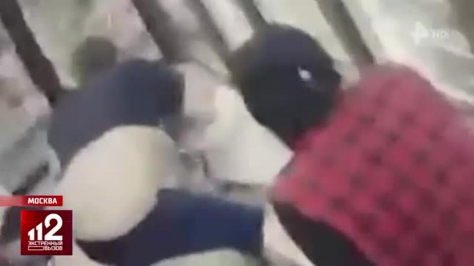 Муж избивает жену видео