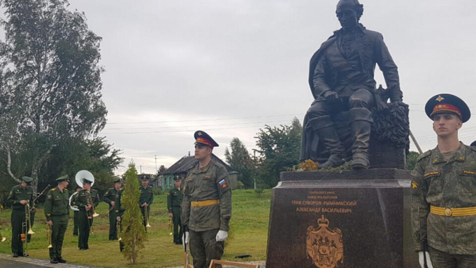 Памятник полководцу Суворову открыли под Суздалем