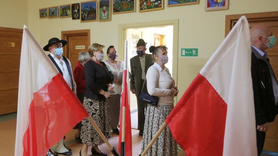 Exit poll: Дуда и Тшасковский вышли во 2 тур выборов президента Польши