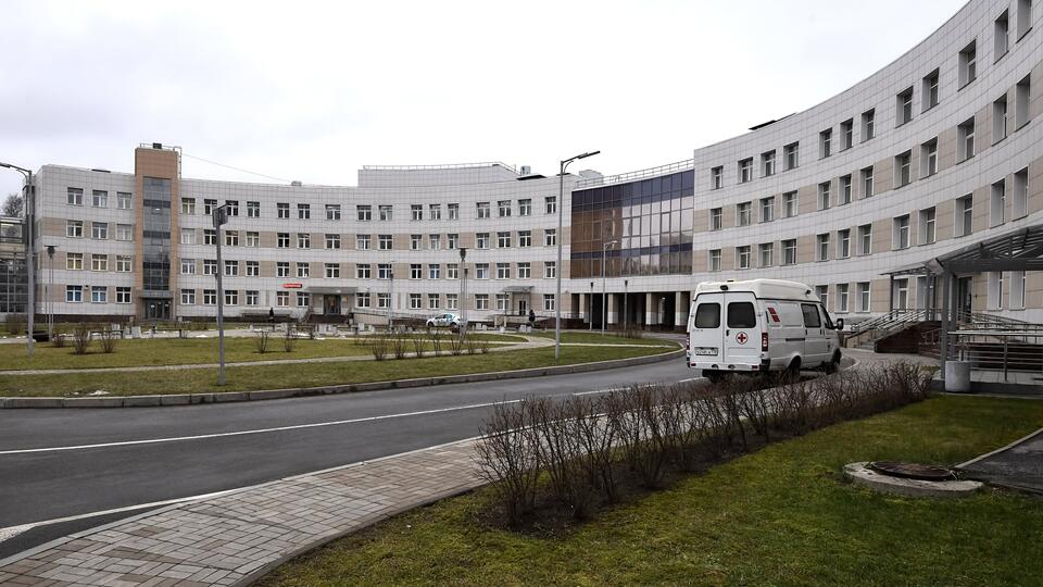 В Боткинской больнице Петербурга находится 131 медик с коронавирусом