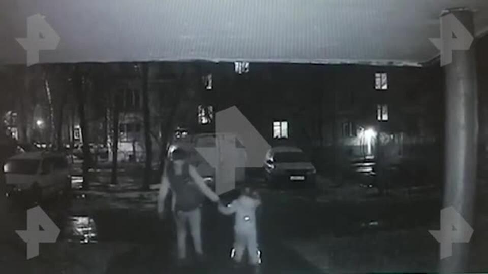 Видео: неизвестная похитила 7-летнюю девочку в Москве