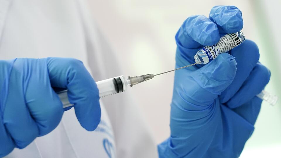Названо главное противопоказание к вакцинации от COVID